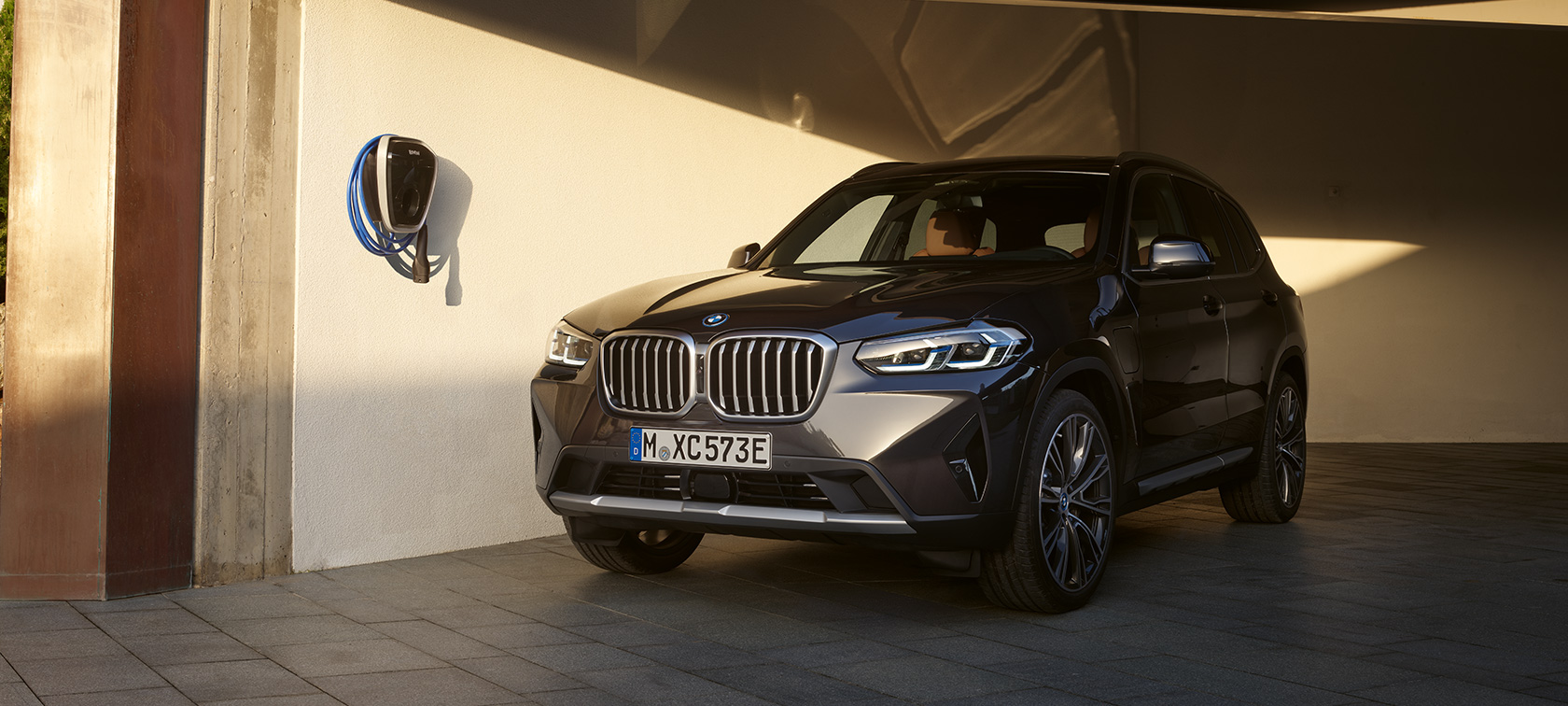 Plug-in hybrid BMW X3 xDrive30e G01 Sophisto Grey three-quarter front view standing 2021